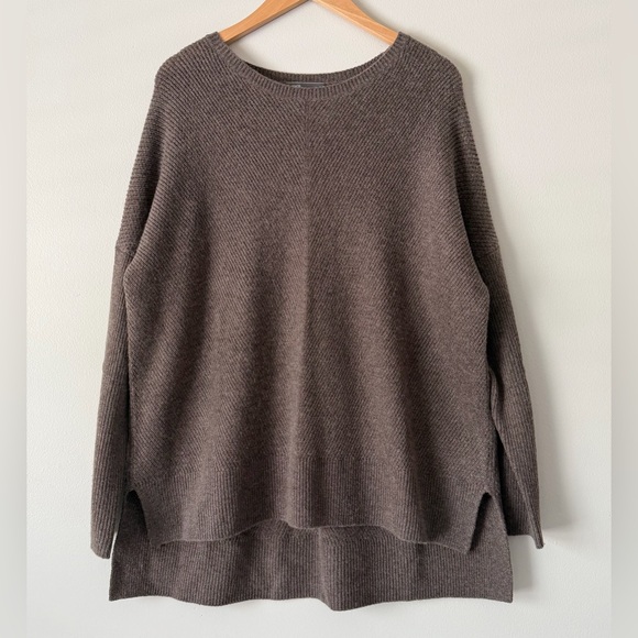 Vince Sweaters - Vince Woman’s Relaxed Scoop Neck Sweater in Taupe Cashmere Wool Sz M